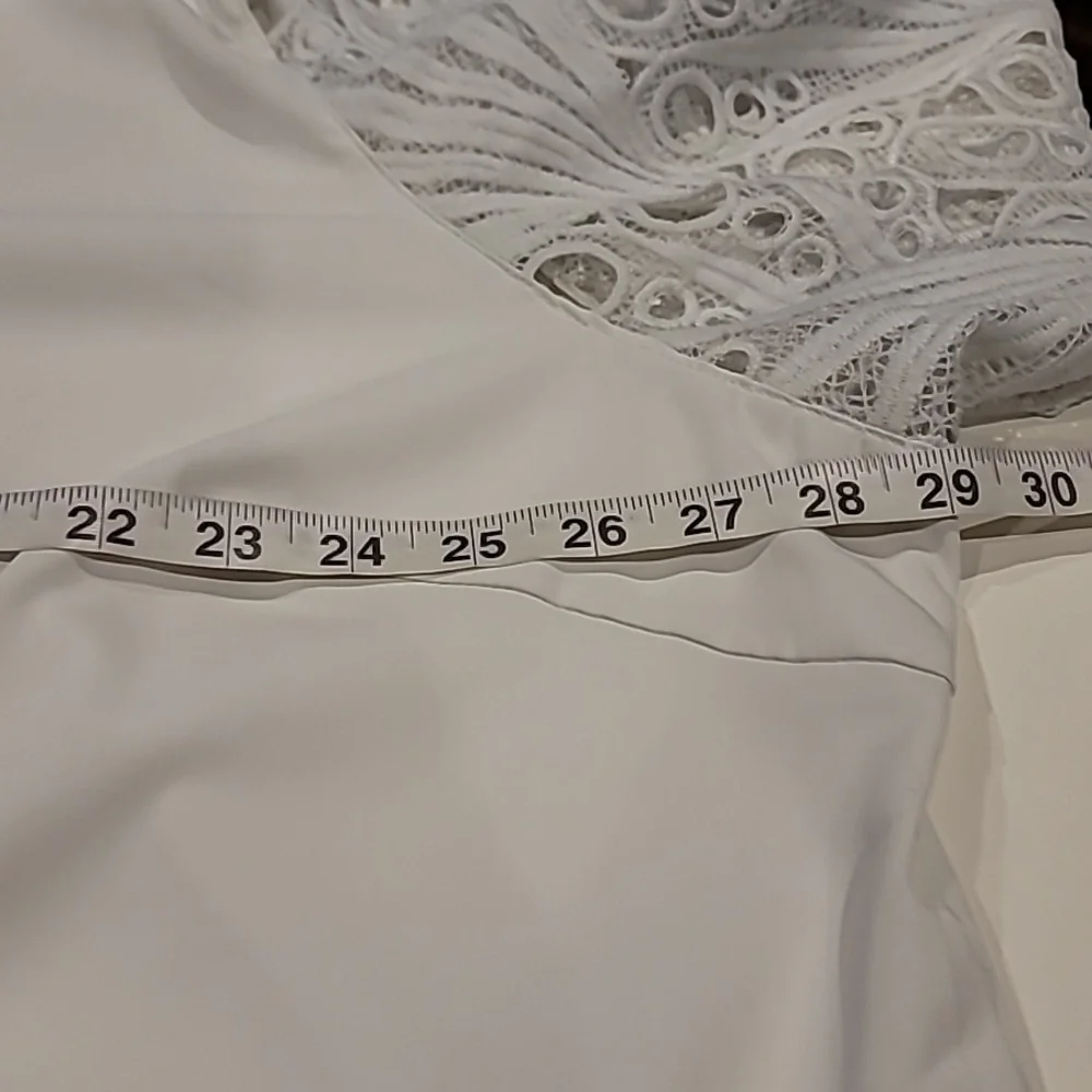 BloomChic Blouse with Eyelet Sleeves White 26 - Picture 9 of 11